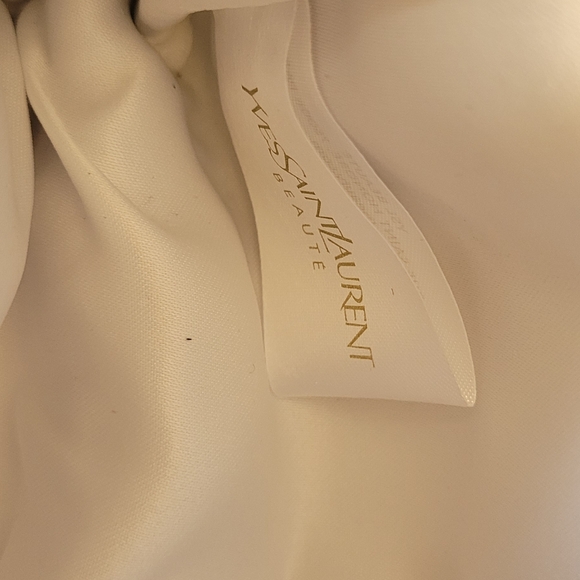 Yves Saint Laurent - Picture 8 of 10